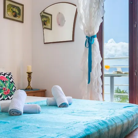 Sunrise Duilovo -three Bedroom With Sea View Terrace Lejlighed