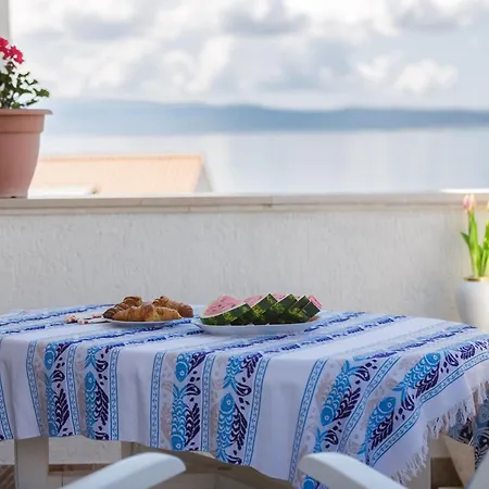 Sunrise Duilovo -three Bedroom With Sea View Terrace Lägenhet
