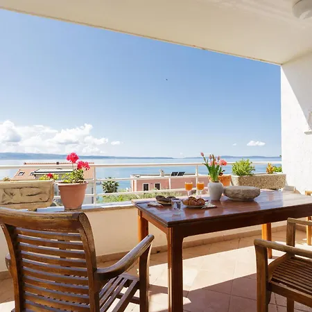 Sunrise Duilovo -three Bedroom With Sea View Terrace Lägenhet