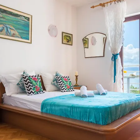 Sunrise Duilovo -three Bedroom With Sea View Terrace Lägenhet *